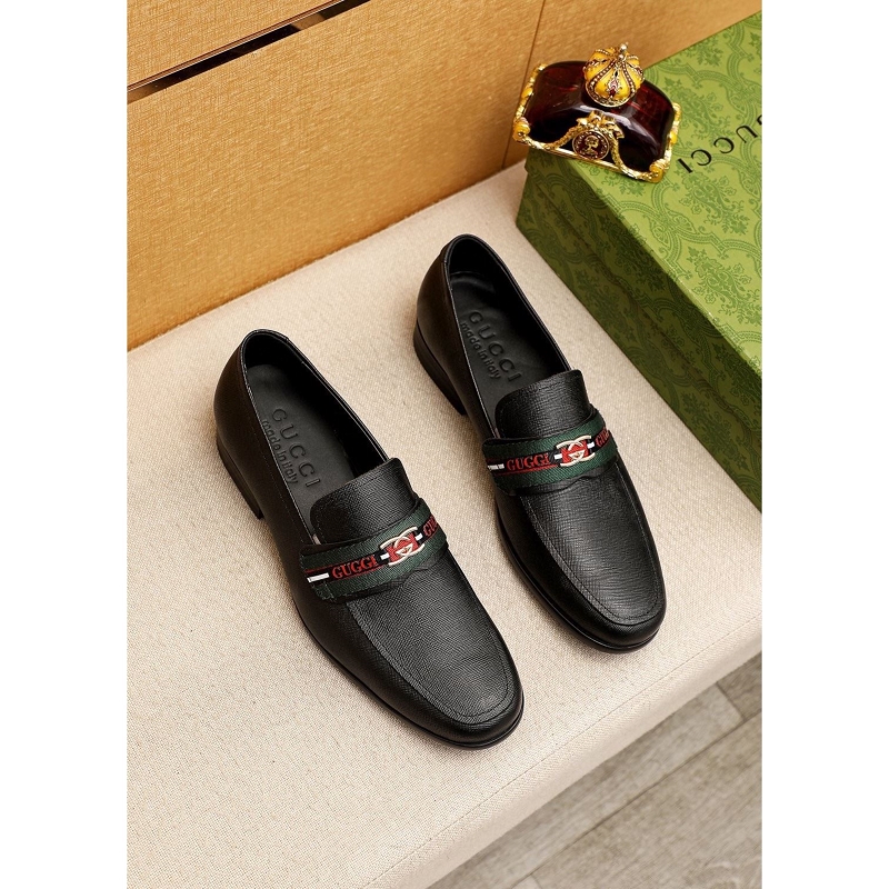 G*u*i leather shoes